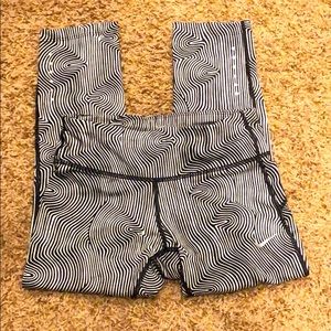 Nike crop size xs black/white reflective